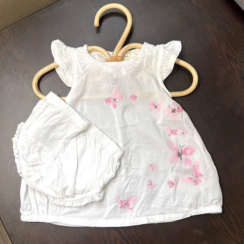 Burt’s Bees 0-3 months infant dress and bloomers